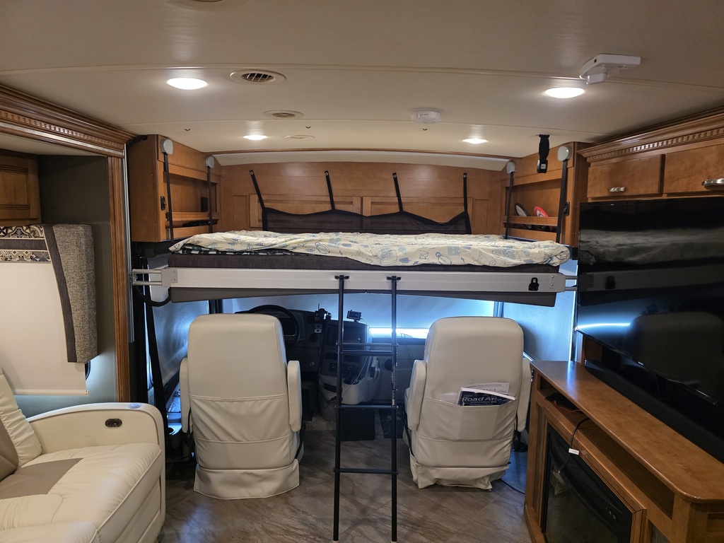 20260701_081705.jpg - 2019 Winnebago Class A Motorhome rental photo 13