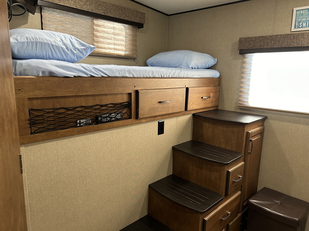 IMG_7438.JPG - 2017 REFLECTION Travel Trailer rental photo 11