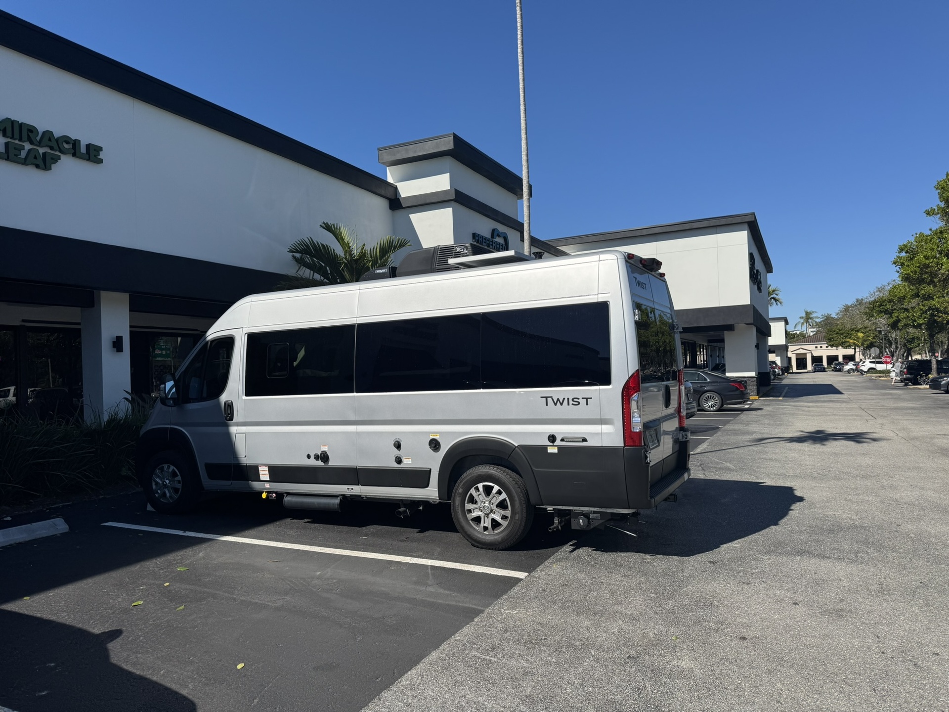 IMG_0273.JPEG - 2025 Thor Twyst Class B Motorhome rental photo 2