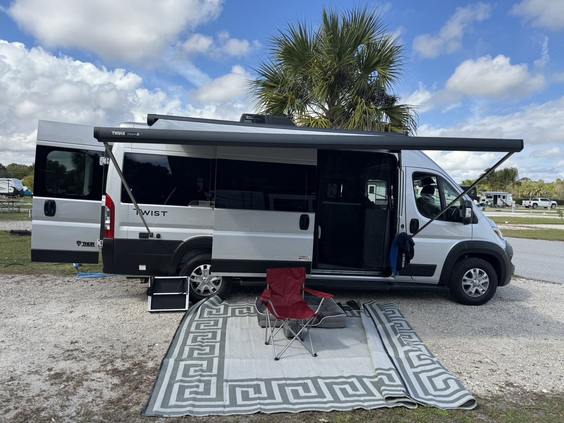 IMG_0168.JPEG - 2025 Thor Twyst Class B Motorhome rental photo 7