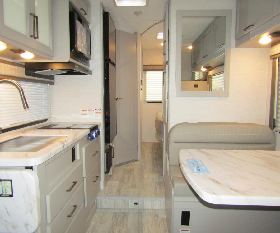 fn209054-05-main.jpg - 2025 Thor Motor Coach Class C Motorhome rental photo 6