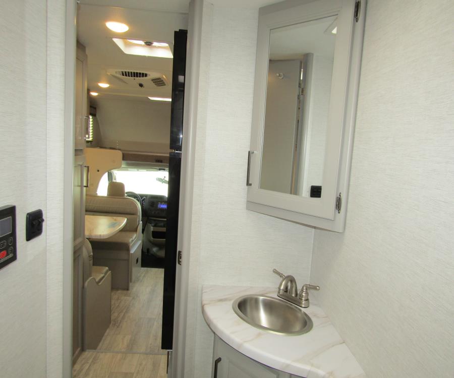 fn209054-15-main.jpg - 2025 Thor Motor Coach Class C Motorhome rental photo 16