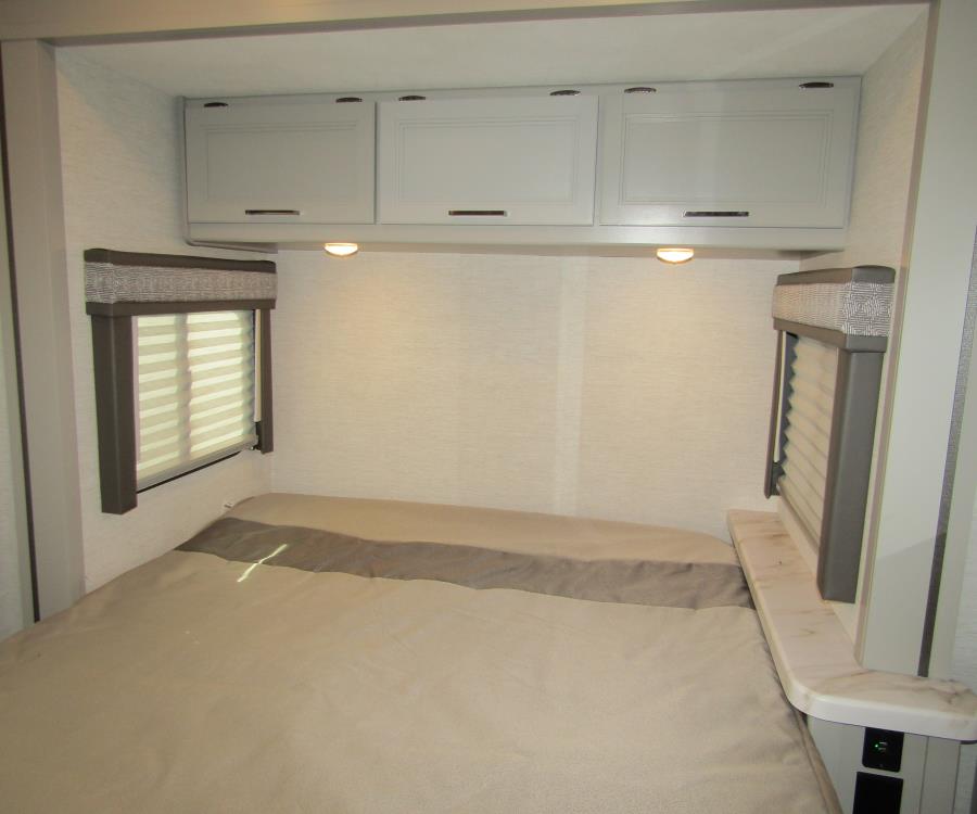 fn209054-18-main.jpg - 2025 Thor Motor Coach Class C Motorhome rental photo 19