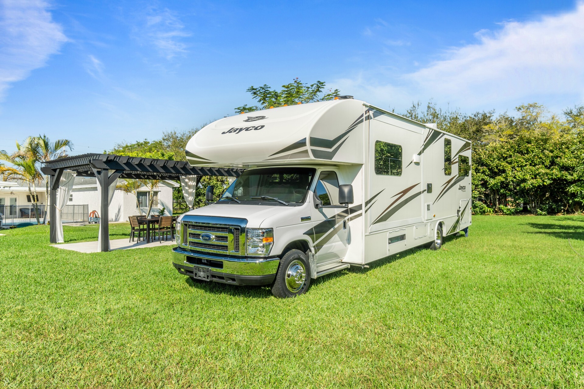 IMG_0348.jpeg - 2019 Jayco Class C Motorhome rental photo 2
