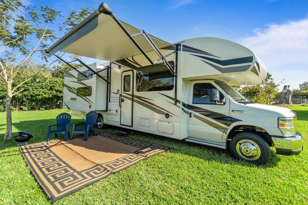 IMG_0350.jpeg - 2019 Jayco Class C Motorhome rental photo 4