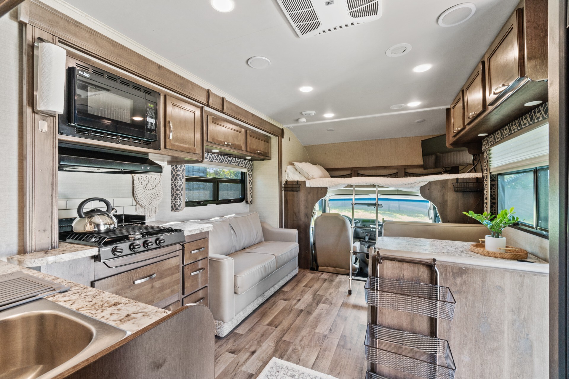 IMG_0353.jpeg - 2019 Jayco Class C Motorhome rental photo 7