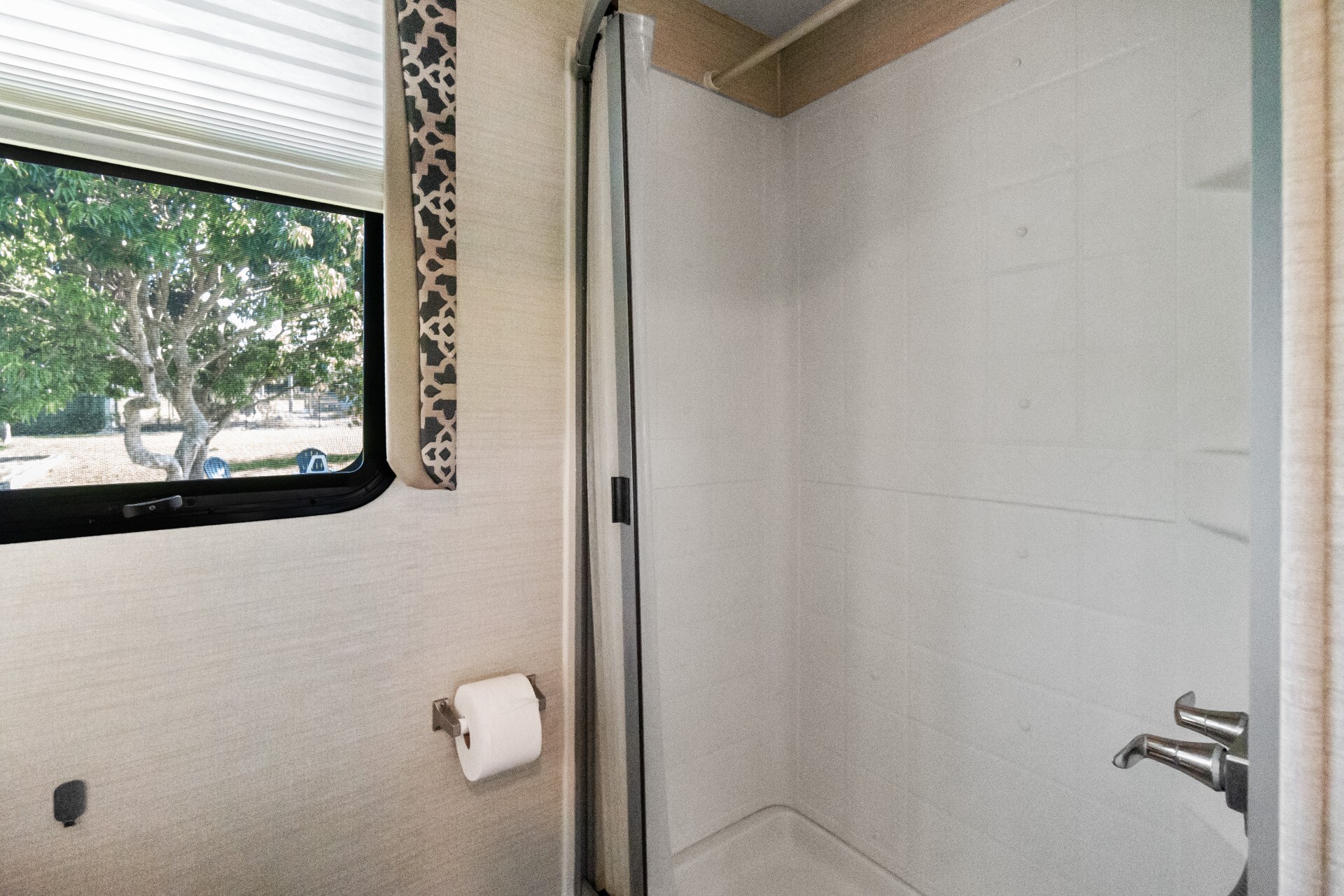 IMG_0357.jpeg - 2019 Jayco Class C Motorhome rental photo 11